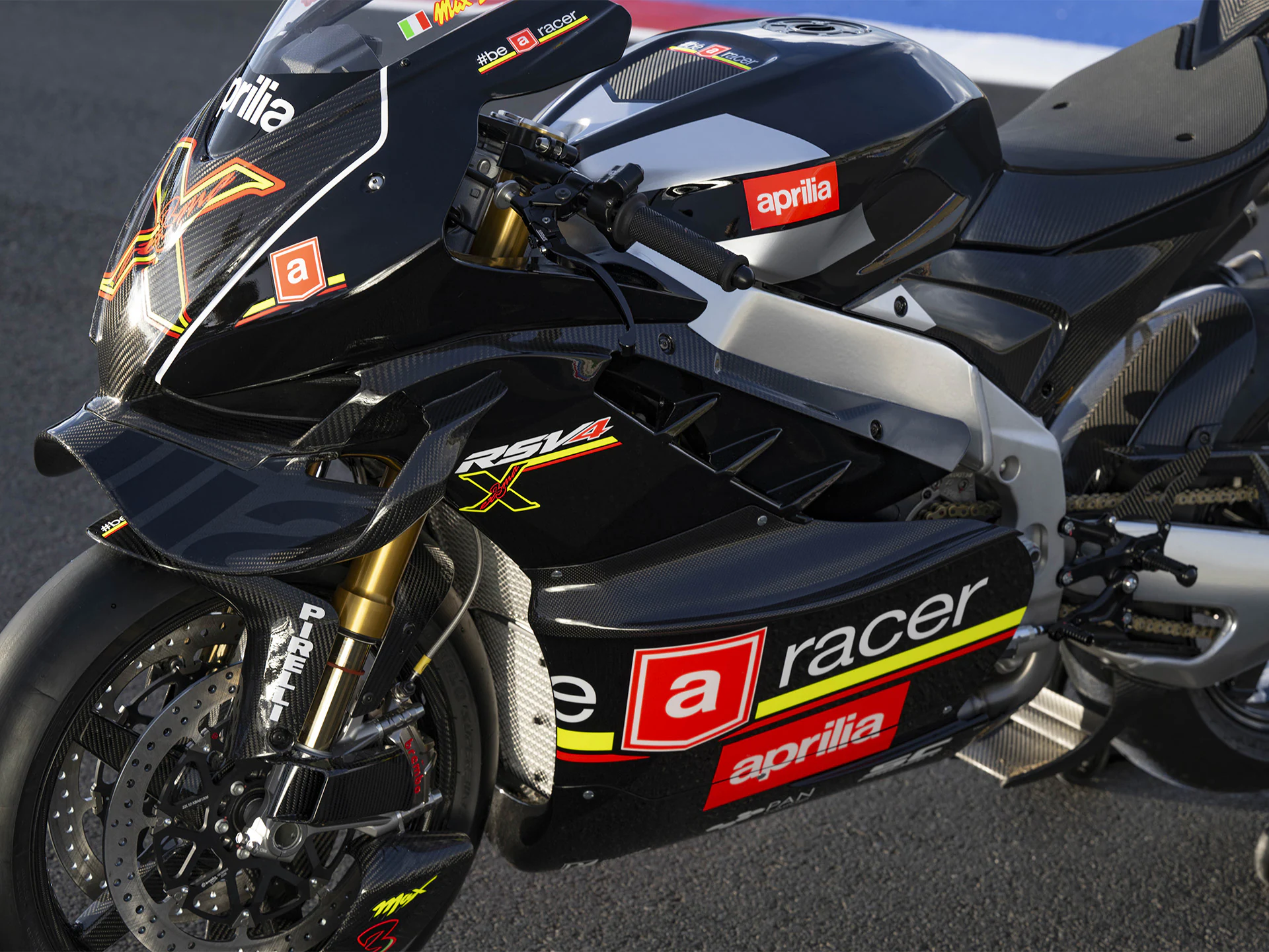 Aprilia_RSV4Xex3ma_1920x1440-1.webp