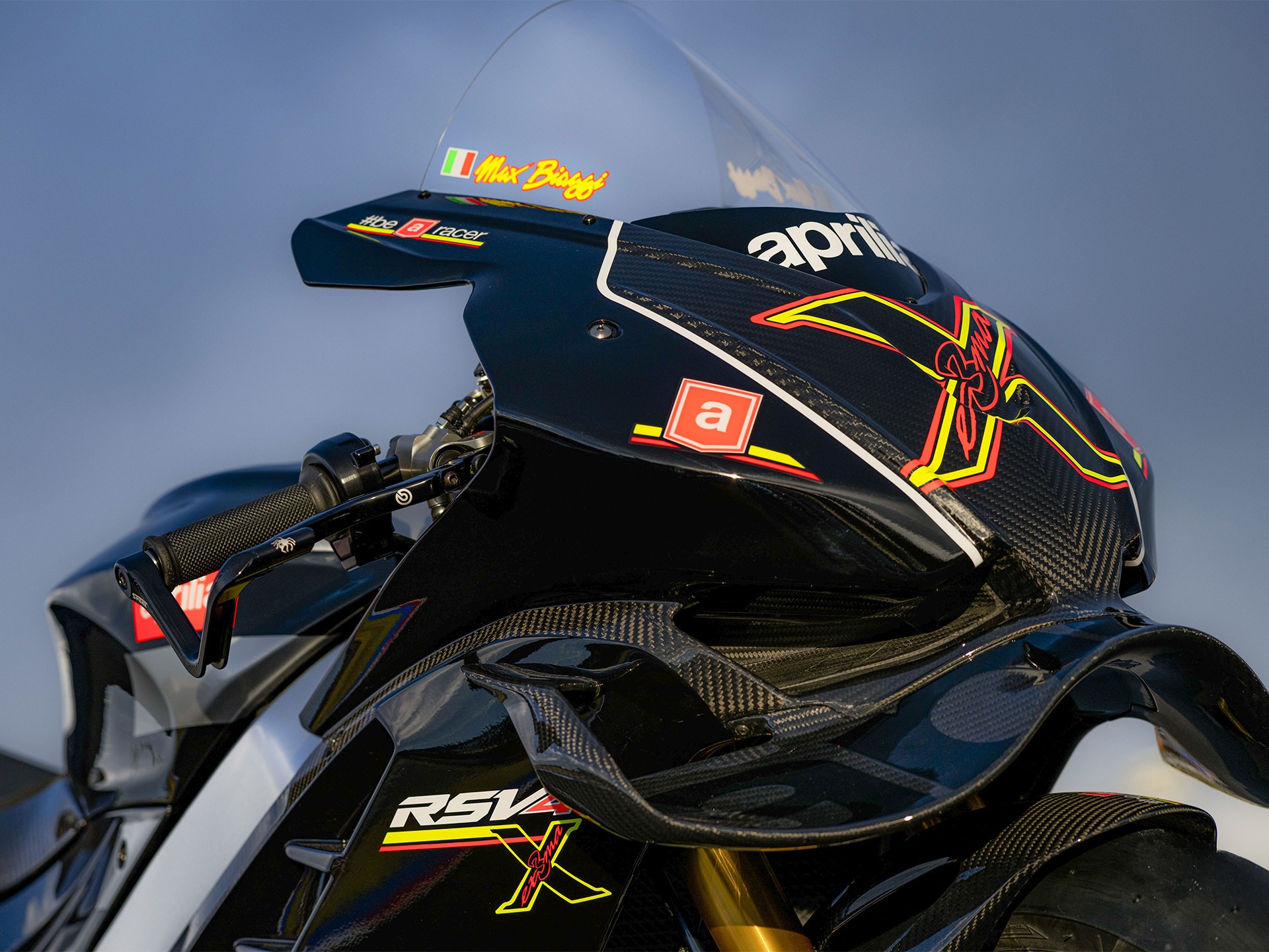 Aprilia_RSV4Xex3ma_Wallimage_1920x1440-2.jpg