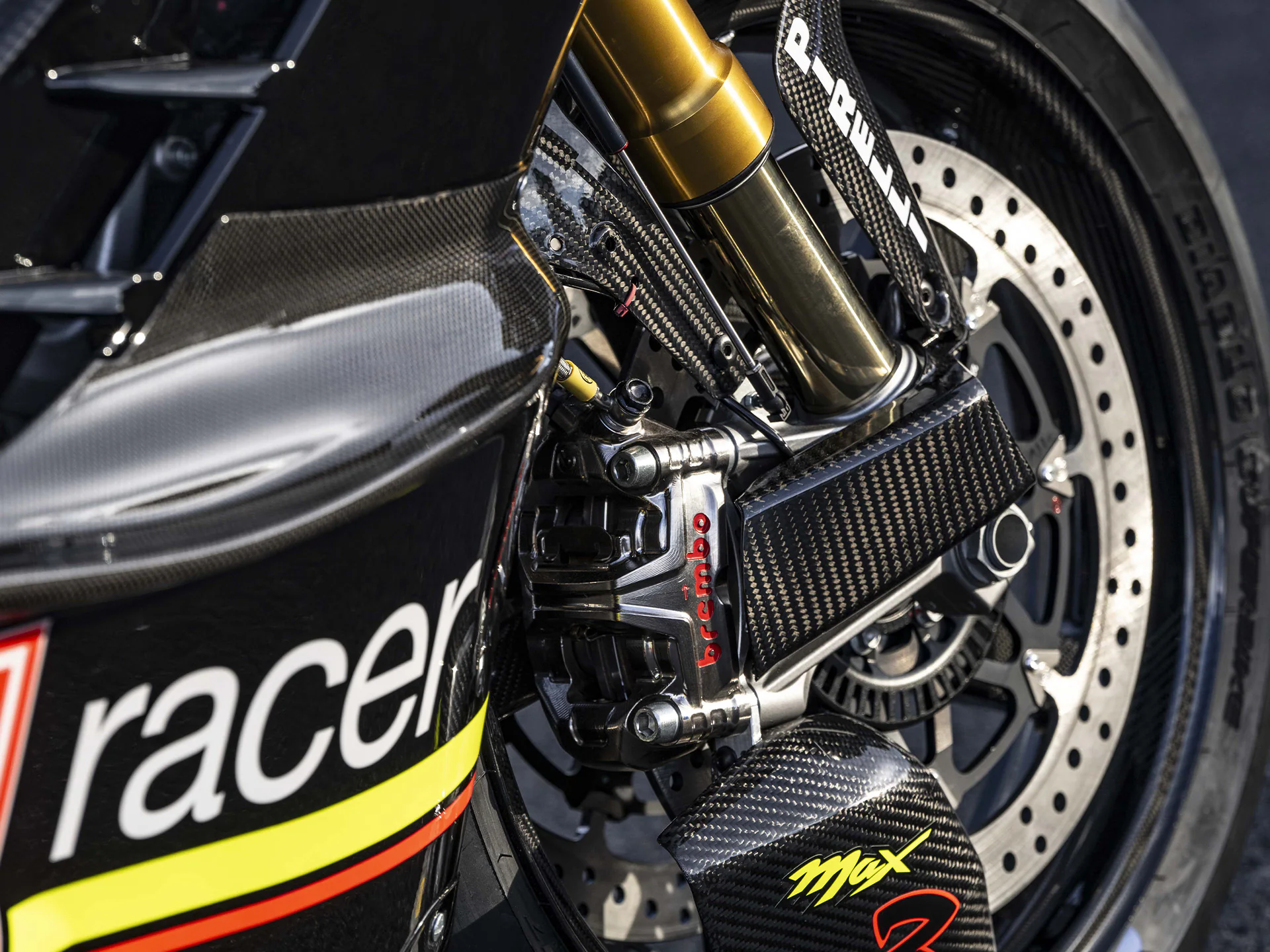 Aprilia_RSV4Xex3ma_1920x1440-3.webp