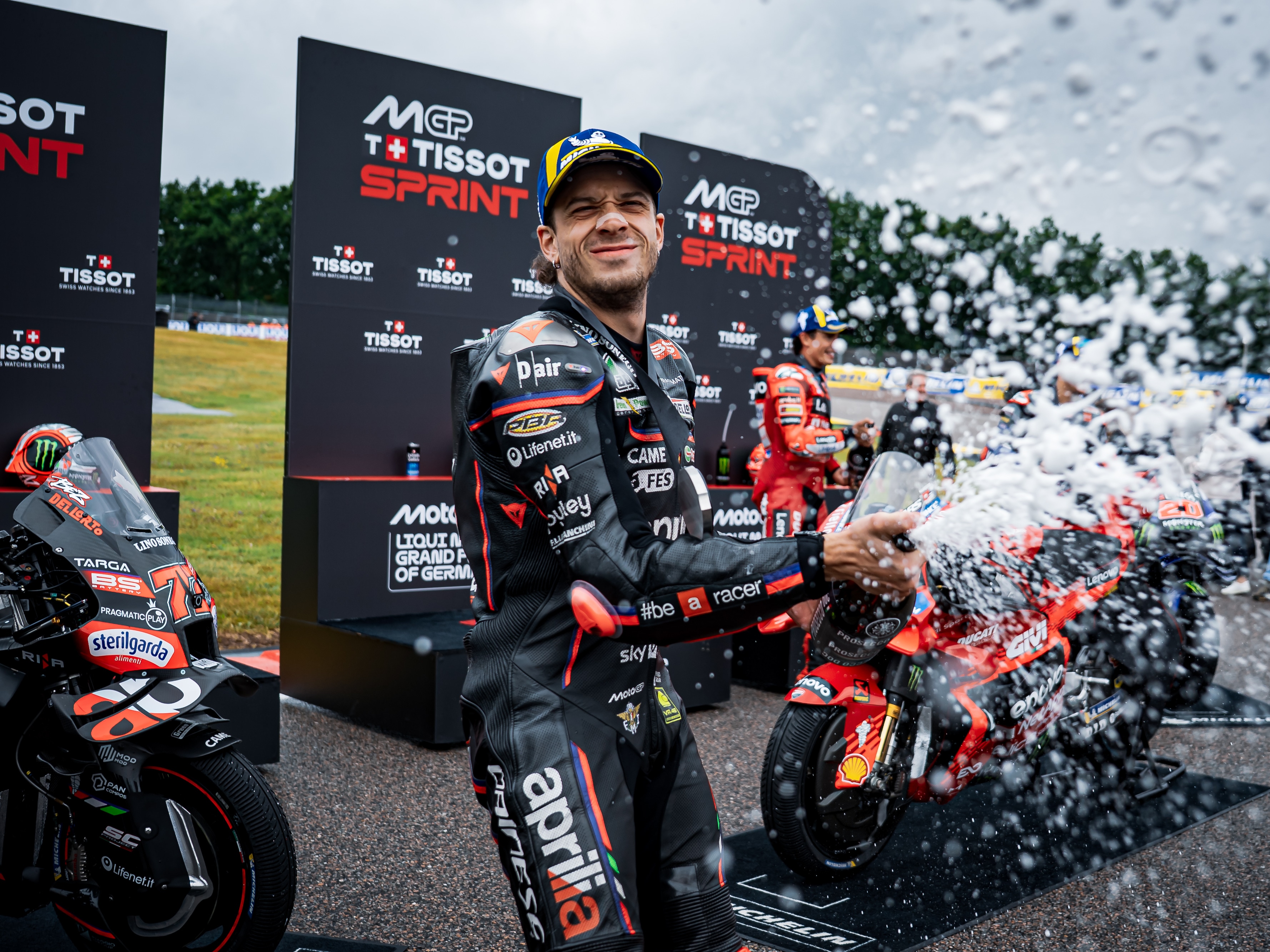 BEZZECCHI与APRILIA RACING连续三次登上领奖台
